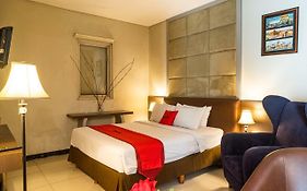 Reddoorz Plus Near Blok M Square